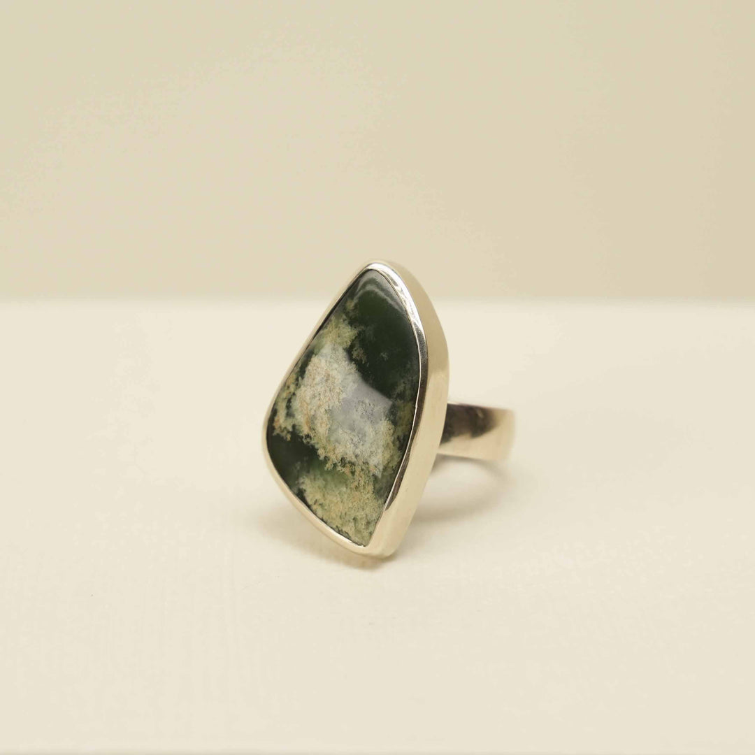 Flower (Putiputi) Pounamu 9ct Gold Ring