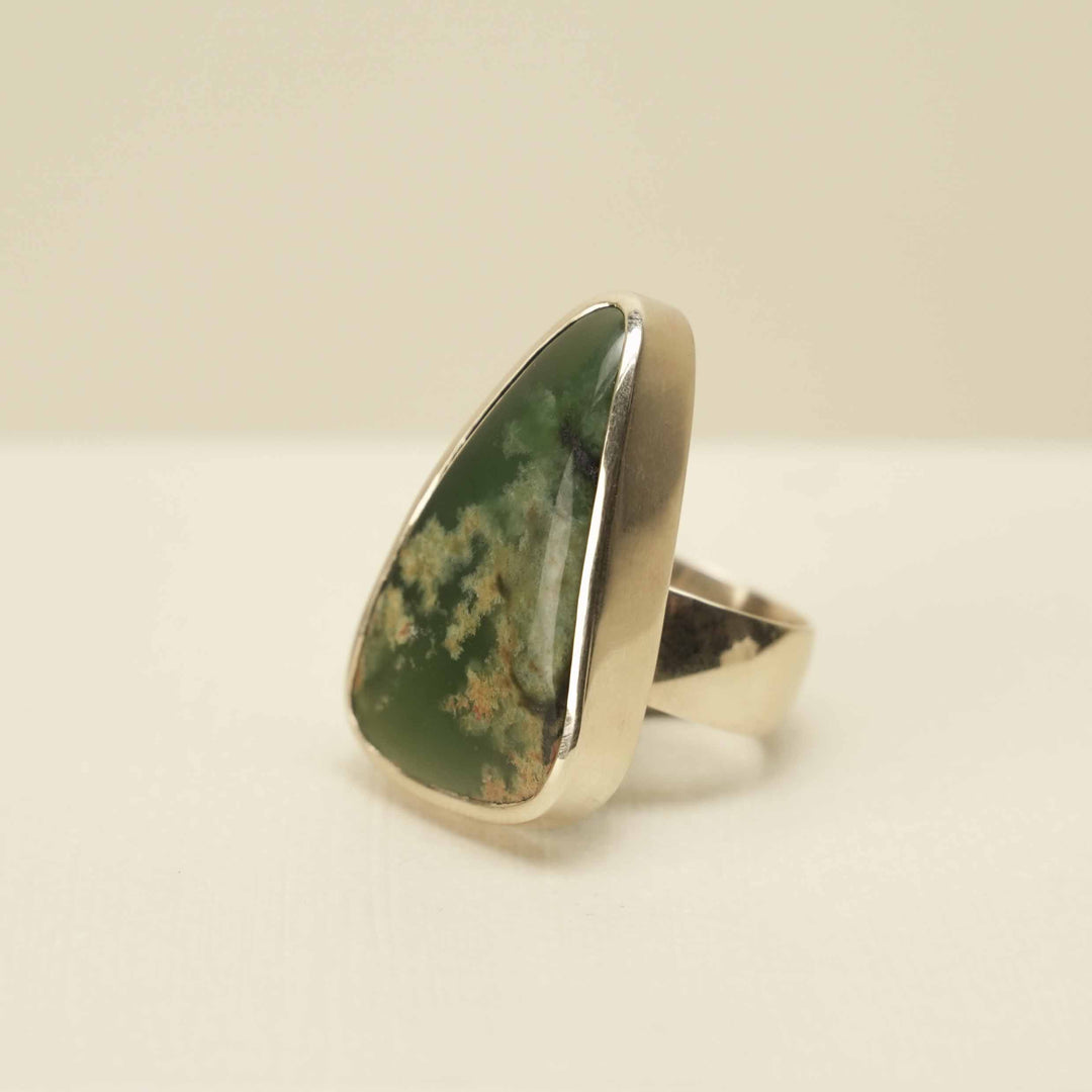 Flower (Putiputi) Pounamu 9ct Gold Ring