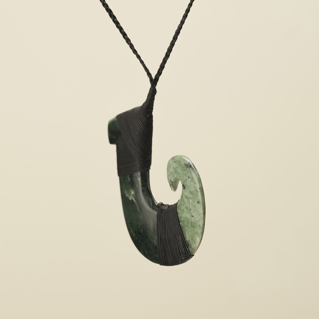 Hei Matau Large Kawakawa Inanga Pendant