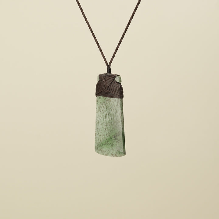 Extra Large Inanga Pounamu Toki Brown Binding