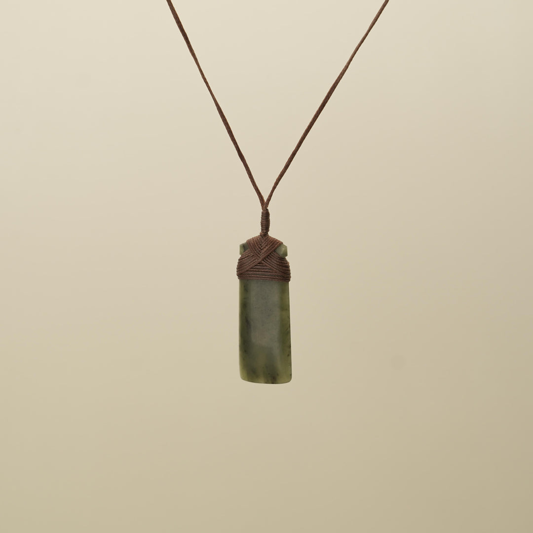 Kawakawa Medium Toki Pounamu Pendant