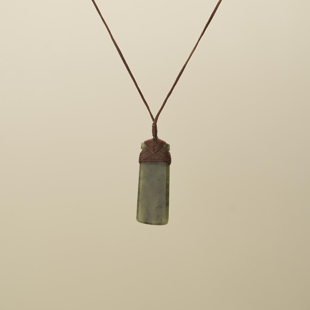 Kawakawa Medium Toki Pounamu Pendant