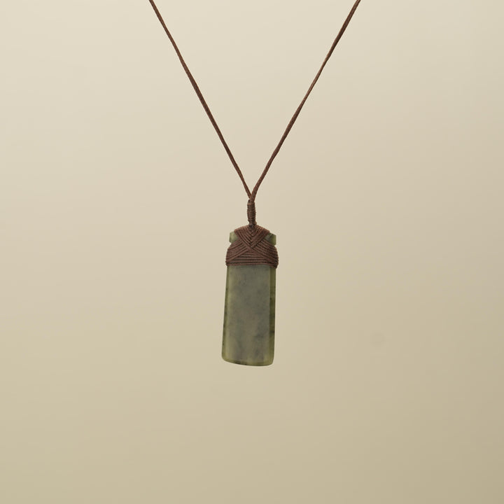 Kawakawa Medium Toki Pounamu Pendant