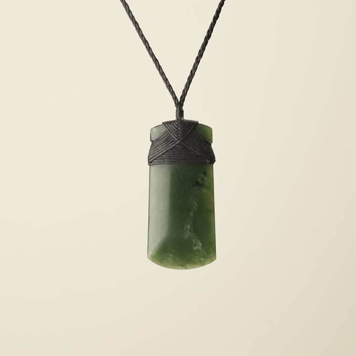 Toki Kawakawa Polished Pounamu Large – Pendant