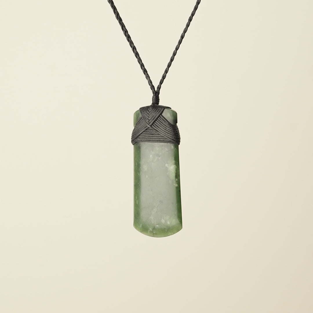 Toki Kawakawa Polished Pounamu Large – Pendant