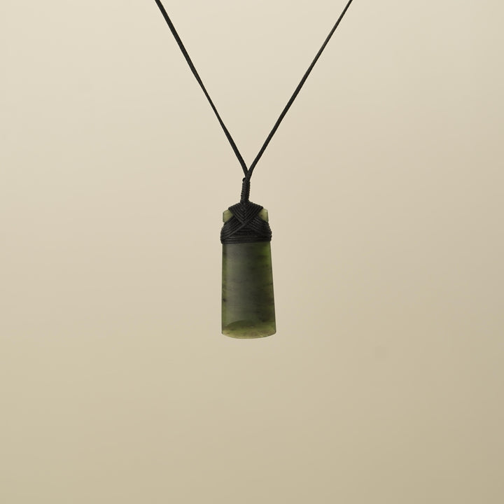 Kawakawa Medium Toki Pounamu Pendant
