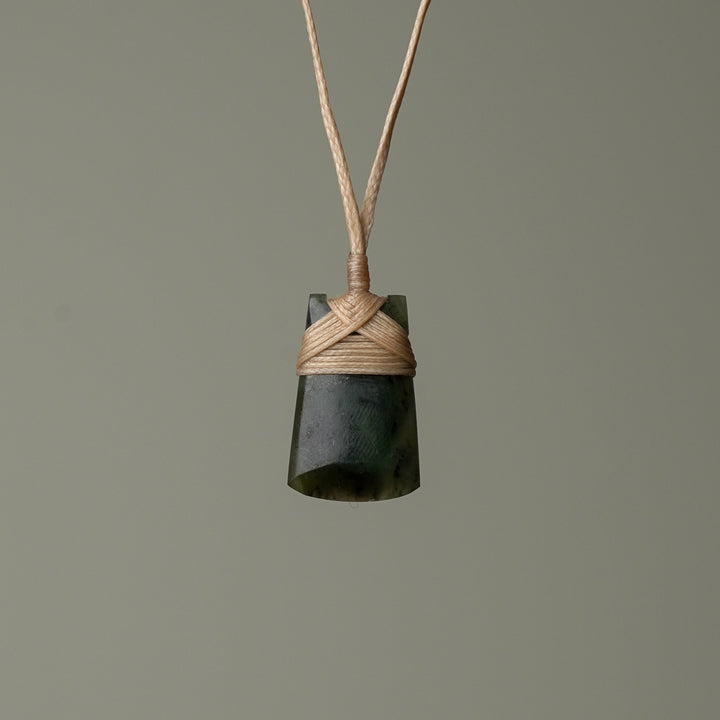 Pēpi Pounamu Toki, Tan Binding