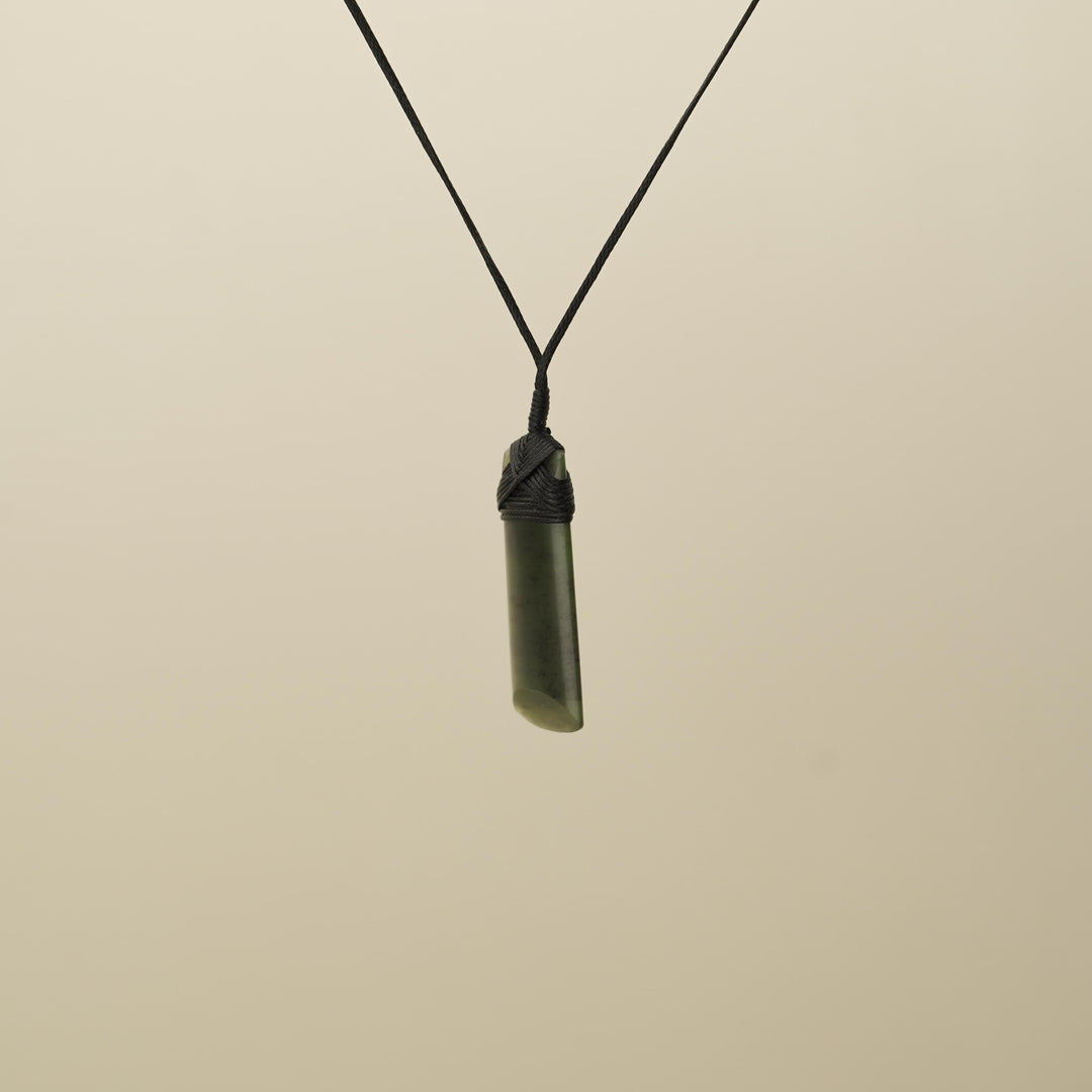 Kawakawa Medium Toki Pounamu Pendant