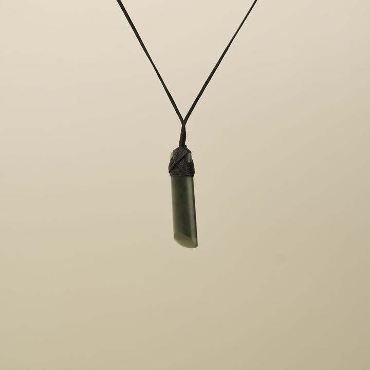 Kawakawa Medium Toki Pounamu Pendant