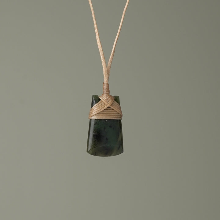 Pēpi Pounamu Toki, Tan Binding