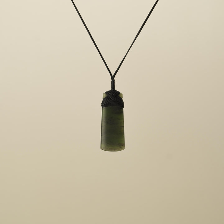 Kawakawa Medium Toki Pounamu Pendant