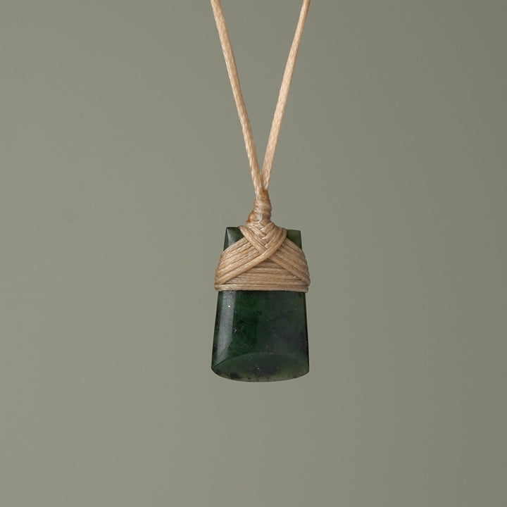 Pēpi Pounamu Toki, Tan Binding