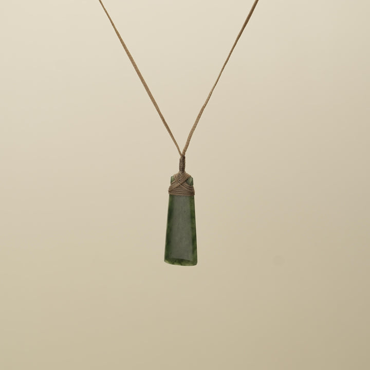 Kawakawa Medium Toki Pounamu Pendant