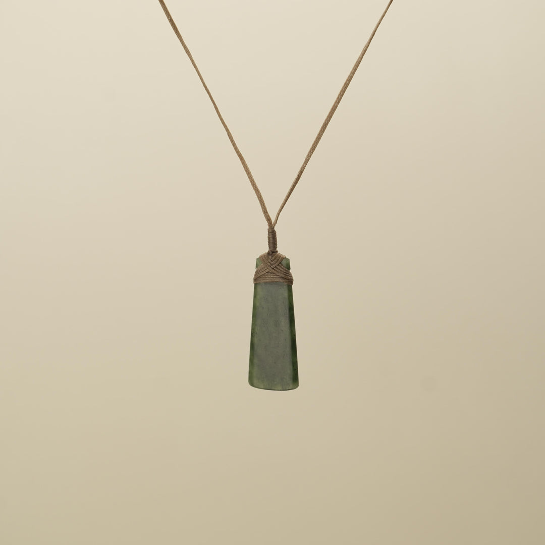 Kawakawa Medium Toki Pounamu Pendant