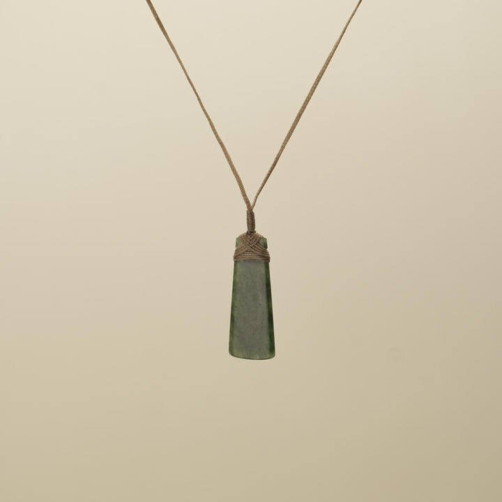Kawakawa Medium Toki Pounamu Pendant