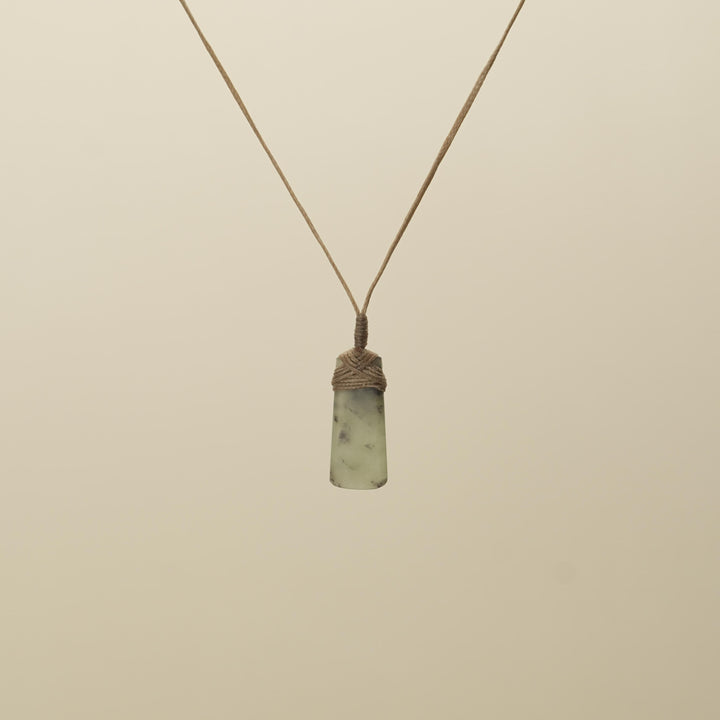 Inanga Pounamu Toki XS Pendant, Tan Binding