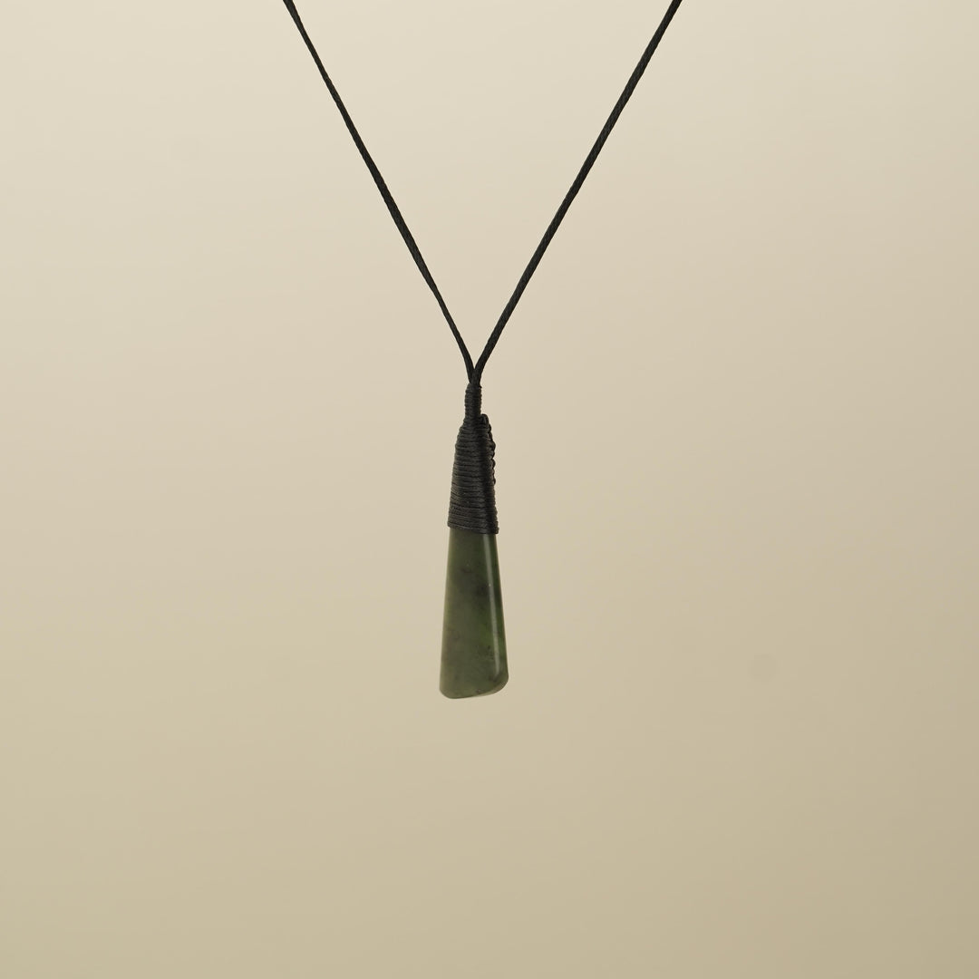 Kawakawa Small Toki Pounamu Black Binding