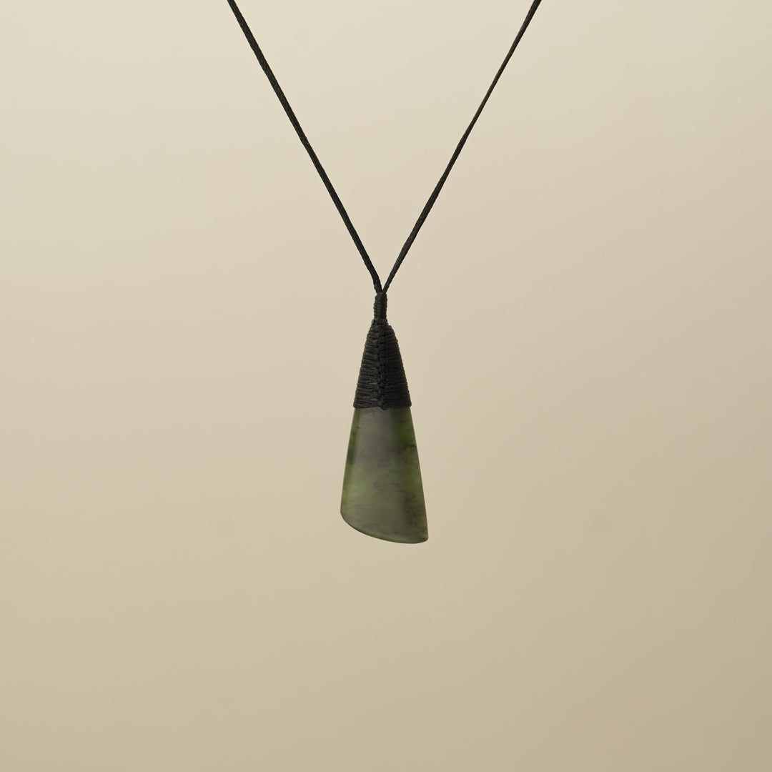 Kawakawa Small Toki Pounamu Black Binding