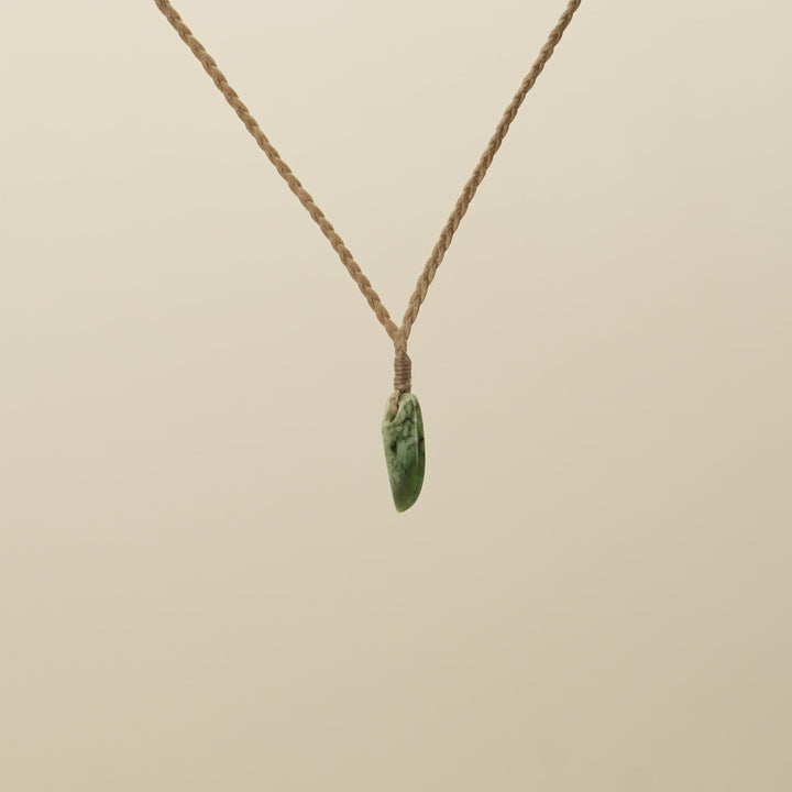 Kahurangi XS Niho Pounamu Pendant, Tan Binding
