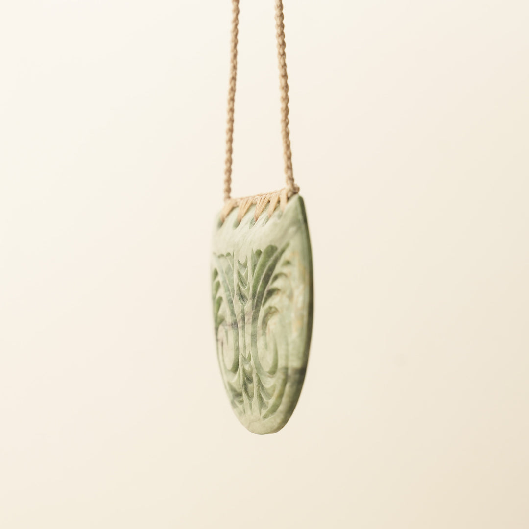 Kōuma Whakarei XL Pounamu Pendant