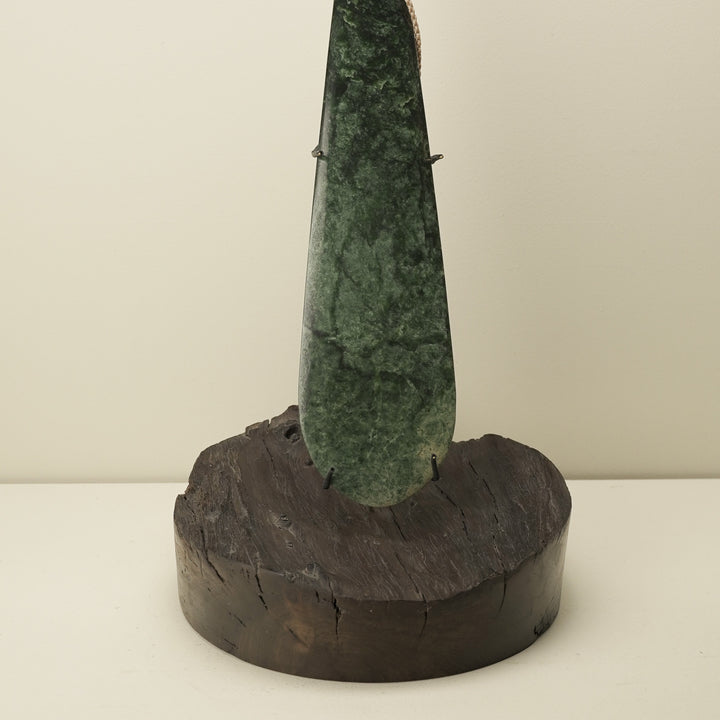 Mere Pounamu Sculpture Kawakawa & Kauri Base