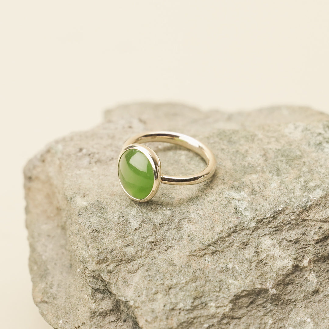 Kahurangi Oval Pounamu Ring 9ct Gold