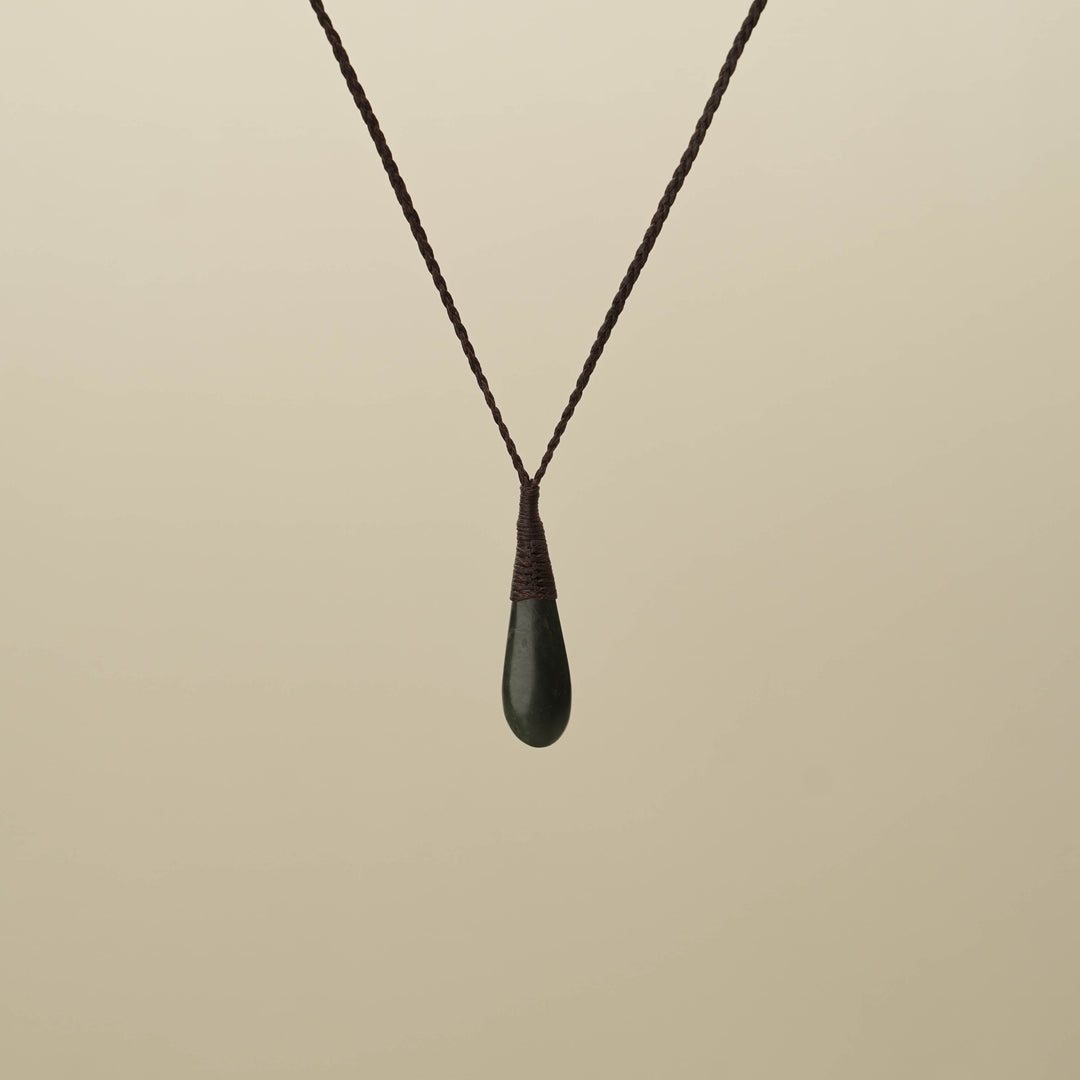 Kawakawa XS Roimata Pounamu Pendant, Brown Binding