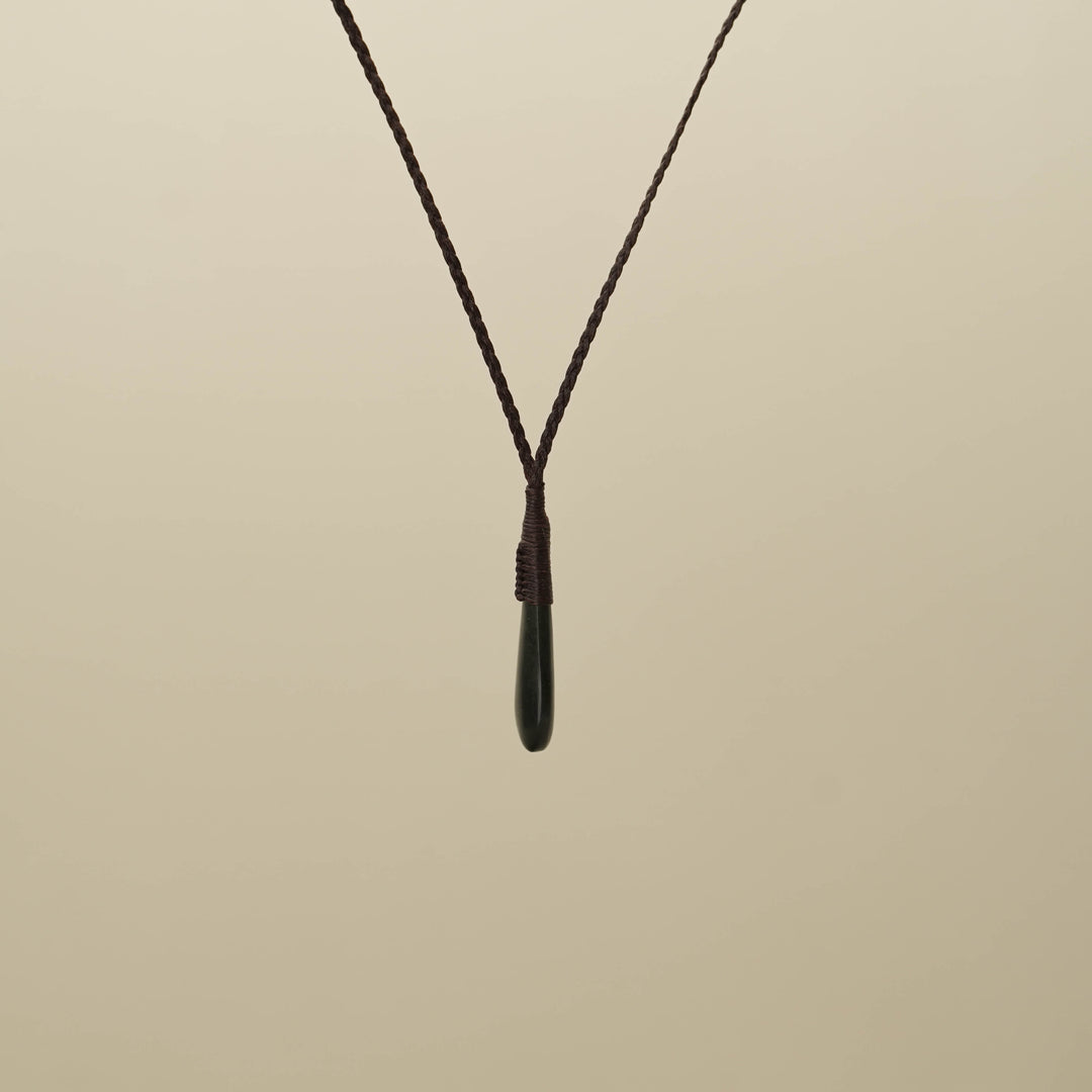 Kawakawa XS Roimata Pounamu Pendant, Brown Binding