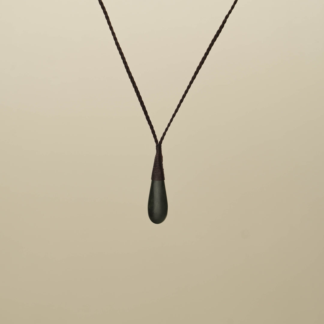 Kawakawa XS Roimata Pounamu Pendant, Brown Binding