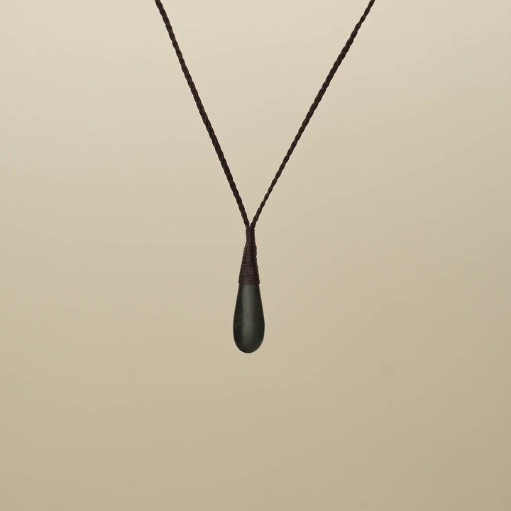 Kawakawa XS Roimata Pounamu Pendant, Brown Binding