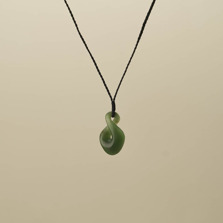 Kahurangi Small Single Pikorua Pounamu Pendant