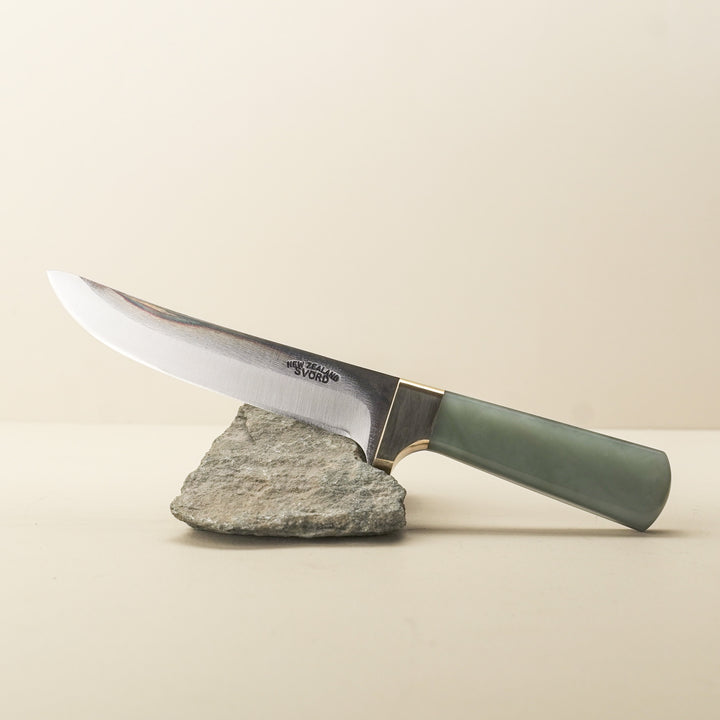 Pounamu Hunting Knife: 870 Master Cutler 16cm