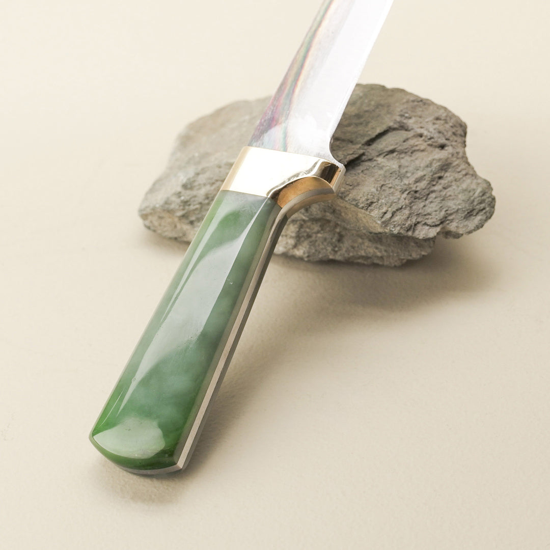 Pounamu Hunting Knife: 870 Master Cutler 16cm