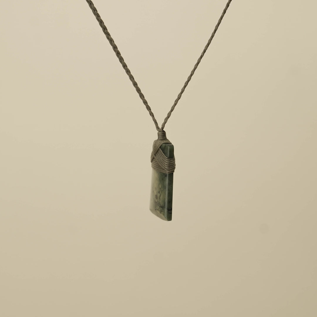 Toki Raukaraka Small Pounamu Pendant, Khaki Binding