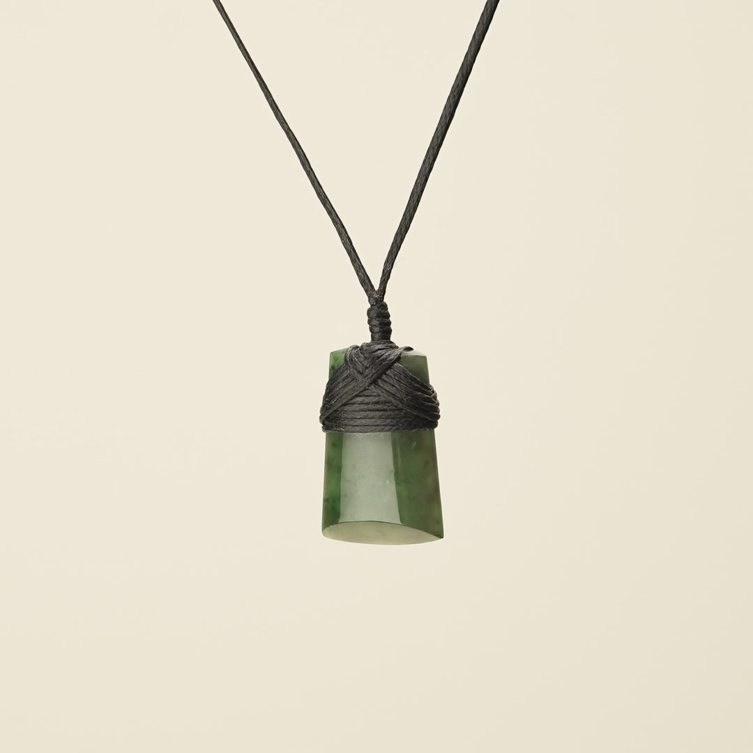 Pēpi Toki Pounamu, Black Binding