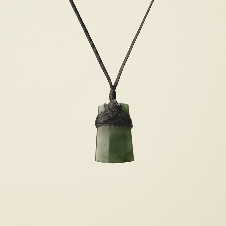 Pēpi Toki Pounamu, Black Binding
