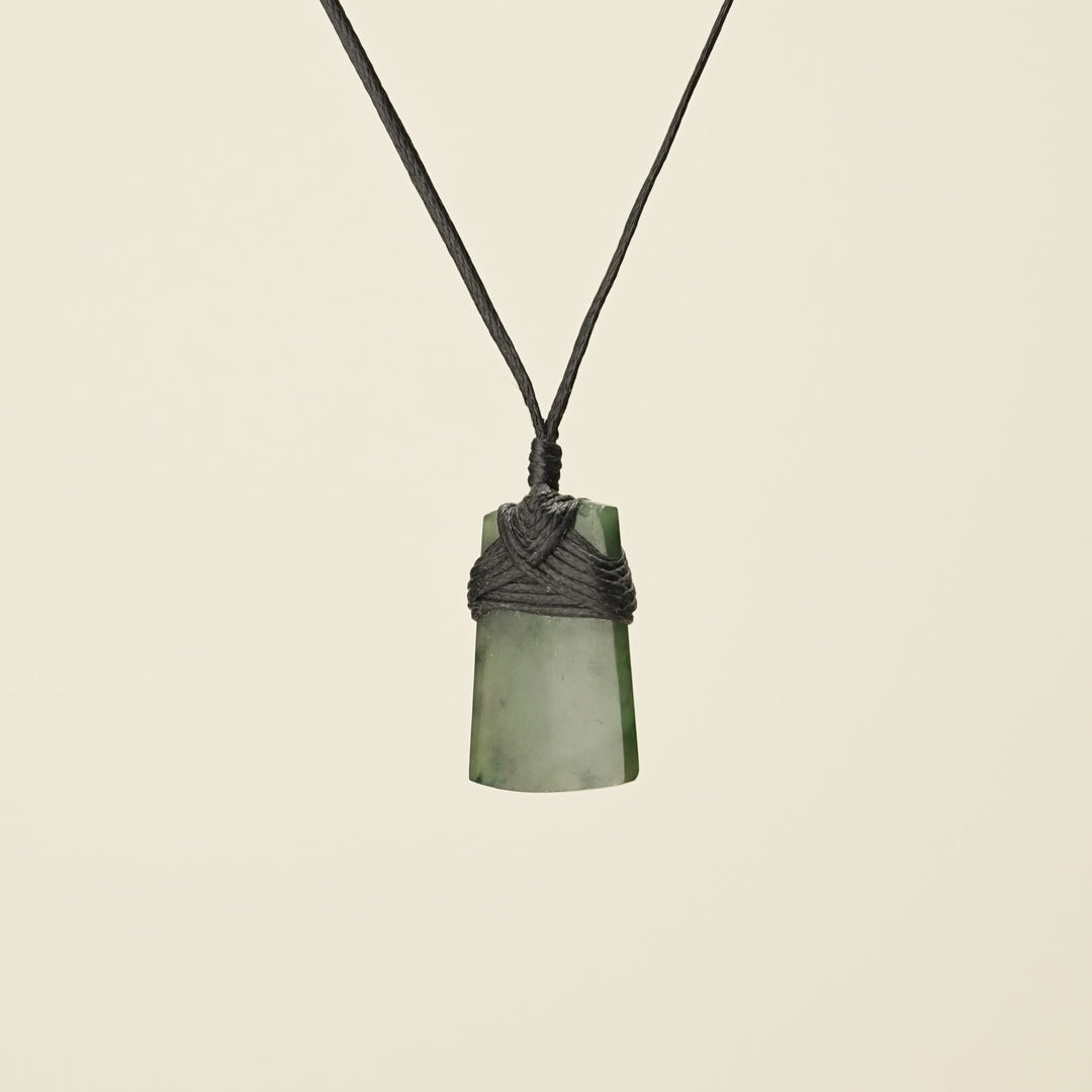 Pēpi Toki Pounamu, Black Binding