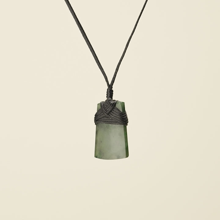 Pēpi Toki Pounamu, Black Binding