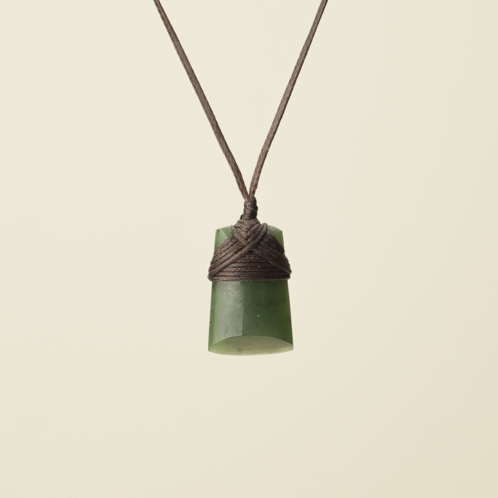 Pēpi Toki Pounamu, Brown Binding