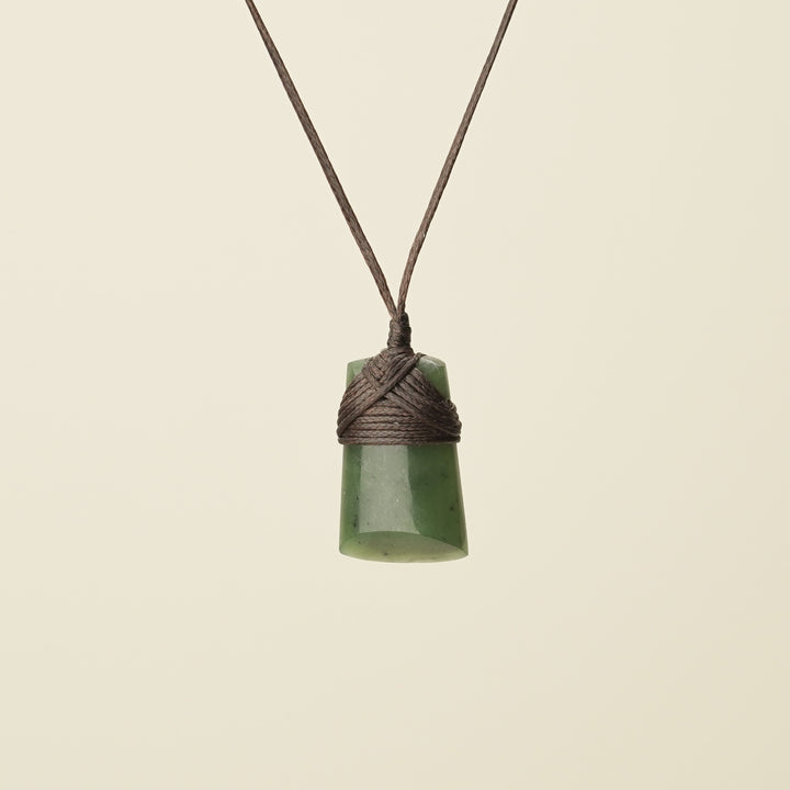 Pēpi Toki Pounamu, Brown Binding