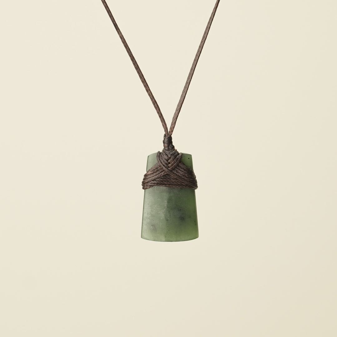 Pēpi Toki Pounamu, Brown Binding