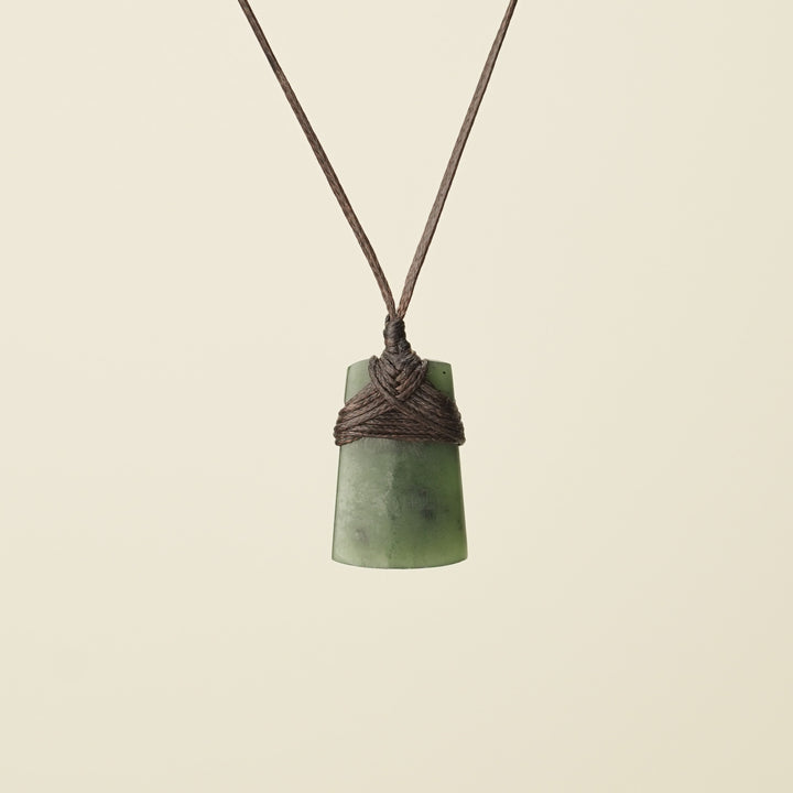 Pēpi Toki Pounamu, Brown Binding