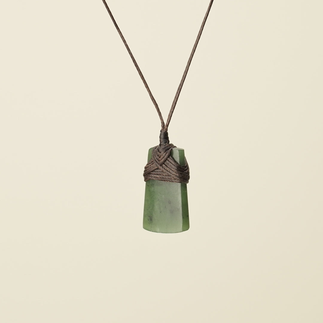 Pēpi Toki Pounamu, Brown Binding