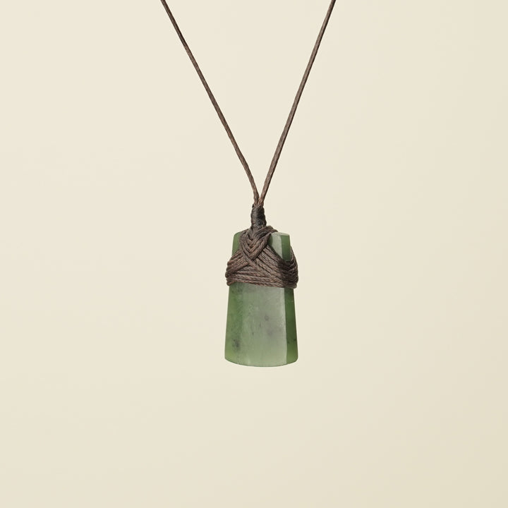 Pēpi Toki Pounamu, Brown Binding