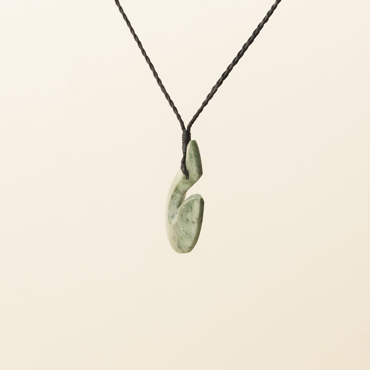 Kōkopu Small Hei Matau Pounamu Pendant