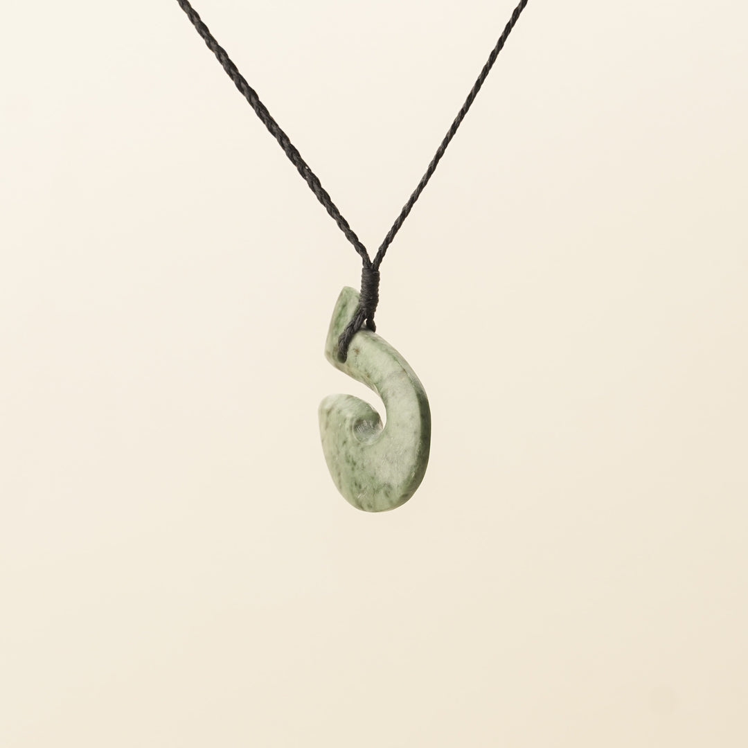 Kōkopu Small Hei Matau Pounamu Pendant