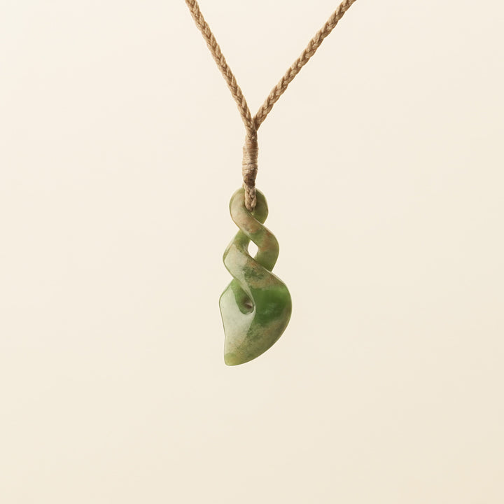 Pikorua Double Flower Pounamu, Medium