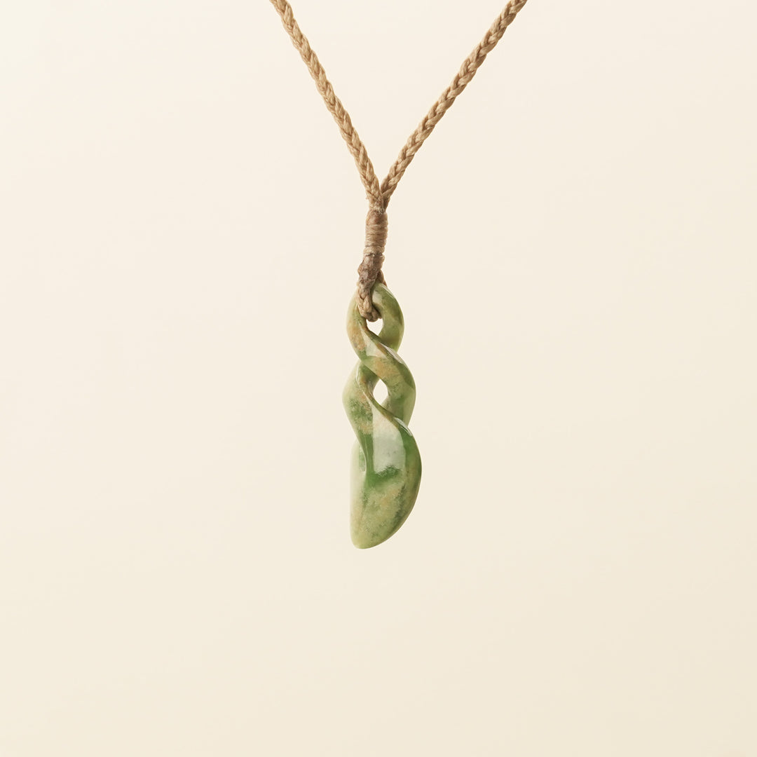 Pikorua Double Flower Pounamu, Medium