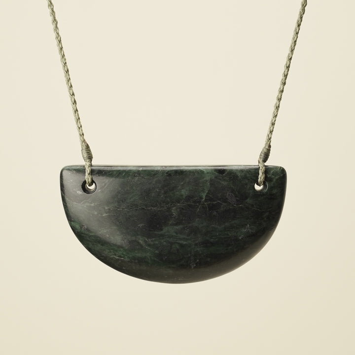 Kōuma Breastplate – Kawakawa Pounamu Large Pendant, Khaki Binding