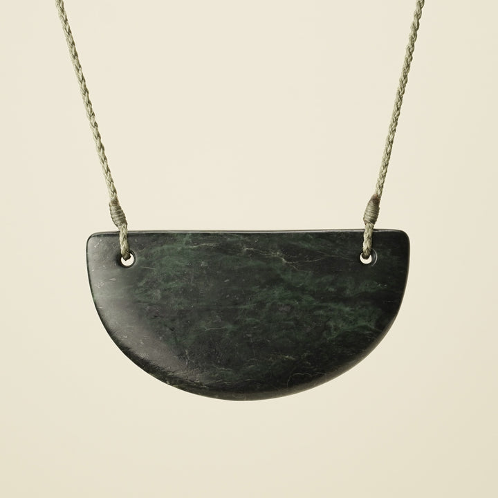 Kōuma Breastplate – Kawakawa Pounamu Large Pendant, Khaki Binding